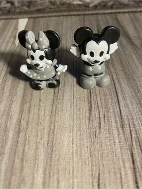 2PC Disney Ooshies black white Mickey Mouse Pop Top Ooshie Pencil Topper Mini